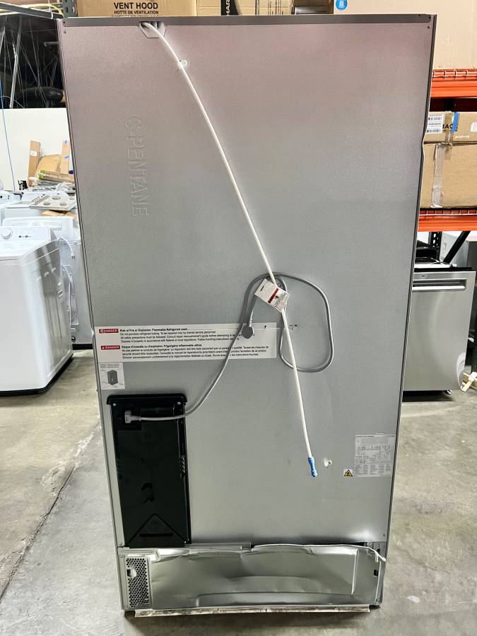 36 INCH Bosch 800 Series B36CT80SNB Smart Counter Depth French Door Refrigerator 21 Cu. Ft., Wi-Fi, Ice Maker, Touch Control Panel, LED, Dual Evaporators, ENERGY STAR Black Stainless, Used Condition