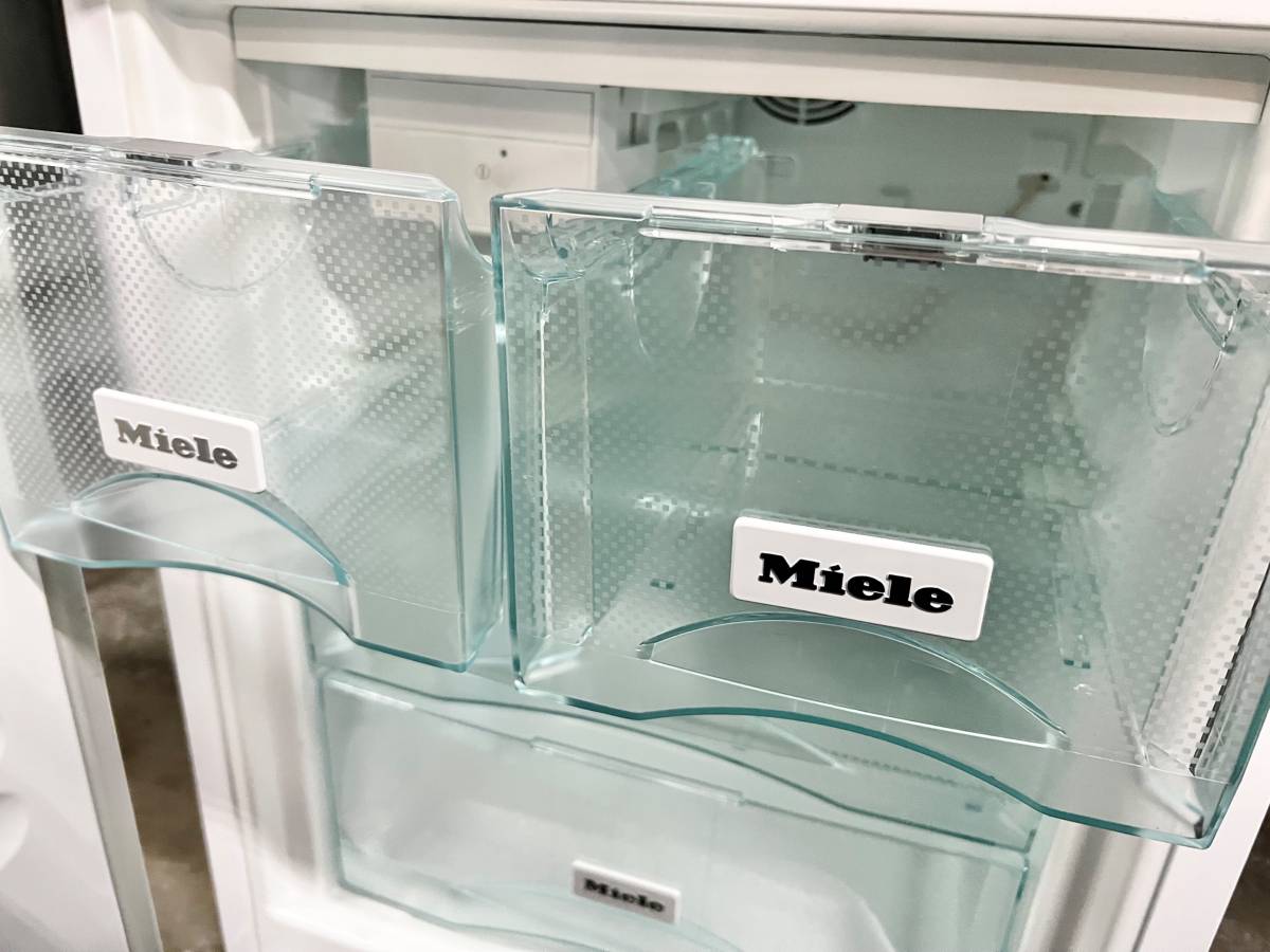 24 INCH Miele KFNS37692iDE1 Built-In Bottom Freezer Refrigerator NEW * Open Box Panel Ready , Ice Maker , 8.68 Cu Ft , No Frost , Dyna Cool , Flexi Tray , Soft Close Door , Clean Touch Steel Rear Panel , Energy Star .
