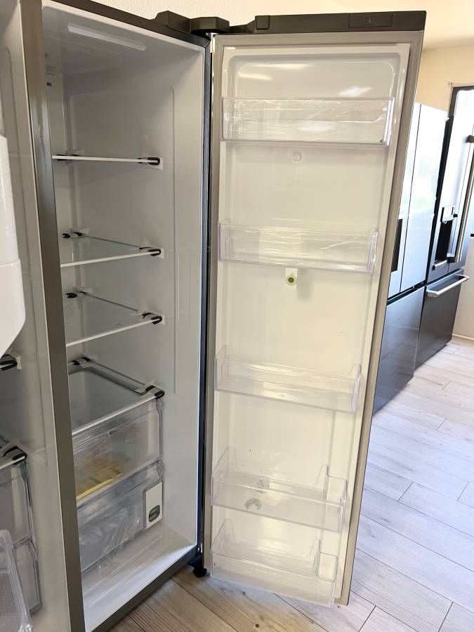 36 INCH Samsung RS27T5561SR Side by Side Refrigerator Family Hub, Alexa Built-In, In-Door Ice Maker, Filtered Water/Ice Dispenser, ENERGY STAR , Fingerprint Resistant Stainless Steel * New Open Box *