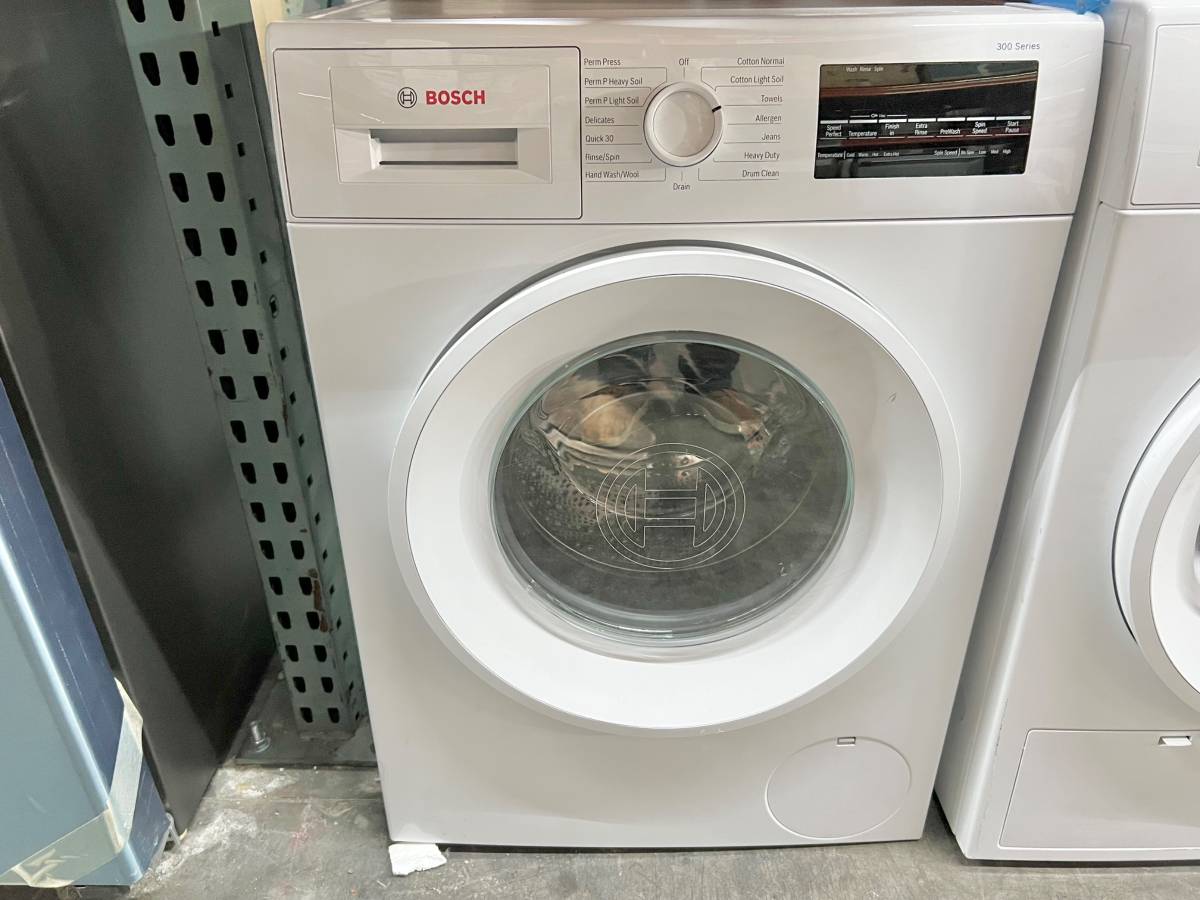24 Inch Bosch Washer and Dryer Energy Star White Set New Open Box , Energy Star , ADA , Stackable, Washer Model : WGA14400UC Dryer Model : WPA12100UC