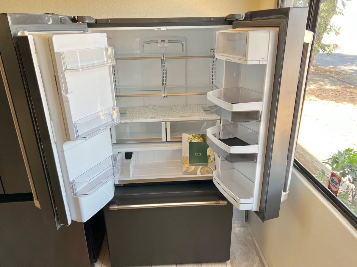 36 Inch GE Cafe CYE22TP3MJD1 Counter Depth French Door Refrigerator * New Open Box * Smart Refrigerator  22.2 Cu. Ft., Precise Fill, TwinChill Evaporators, Wi-Fi, Hot Water Dispenser, ADA  ENERGY STAR,Matte Black  Brushed Stainless Handles