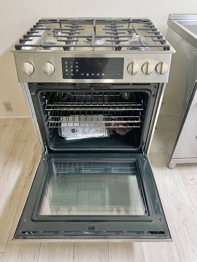 30 INCH Bosch 800 Series HDI8056U Slide-In Dual Fuel Range * New Open Box  * 5 Sealed Burners, 4.6 cu. ft. Oven, Touch Control, Warming Drawer,  Meat Probe, Self-Clean, Sabbath , Stainless Steel