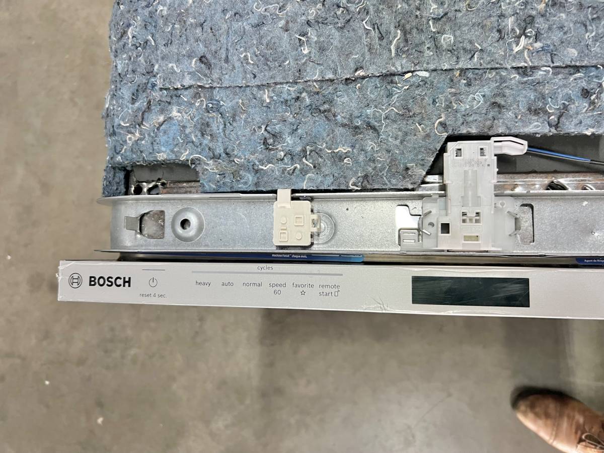 24 INCH Bosch Benchmark Series SHV9PCM3N Dishwasher * New Open Box *  PANEL READY Fully Integrated Built In Panel Ready Dishwasher , 9 Wash Cycles , Flexible 3rd Rack , 39 dBA , 16 Place Setting  *