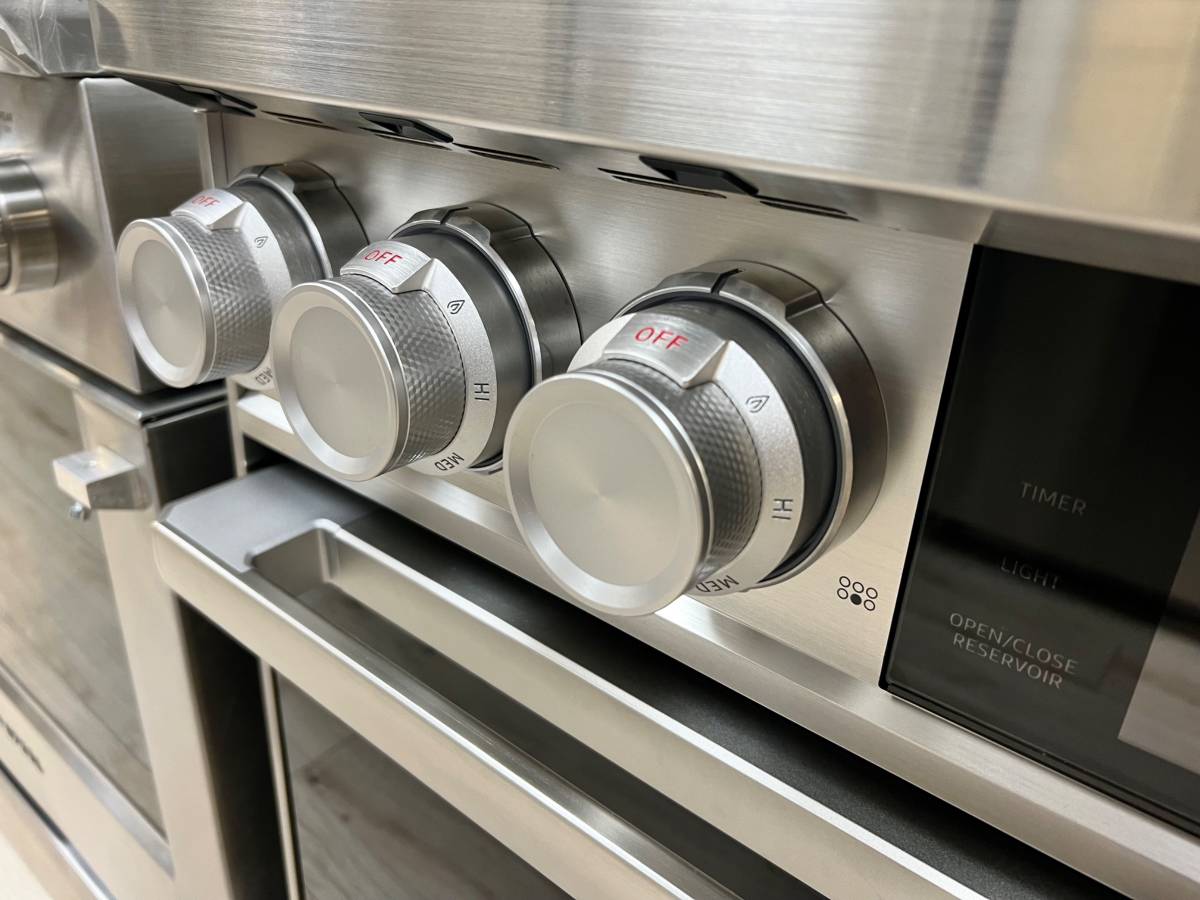 36 INCH Dacor Contemporary DOP36C86DLS Freestanding Dual Fuel Smart Steam Range with 6 Sealed Burners, 4.8 cu. ft. Oven Capacity, and Four-Part Pure Convection: Silver Stainless Natural gas Or Propane LP