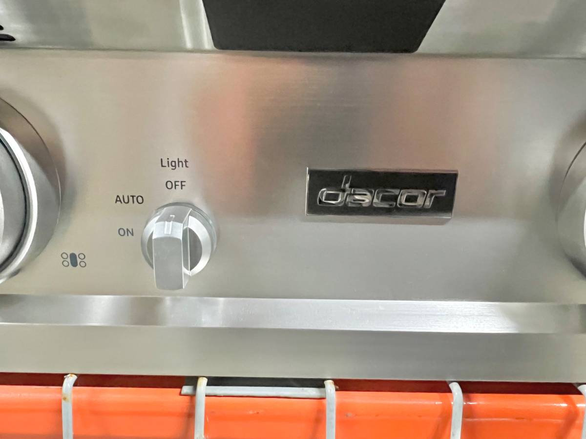 36 INCH Dacor Contemporary DTT36M974LS Gas Rangetop * New Open Box * 4 Sealed Burners, Continuous Grates, Auto Connected Hood, Simmer Sear Burners, Illumina Knobs, Electric Griddle , Stainless Steel, Natural Gas