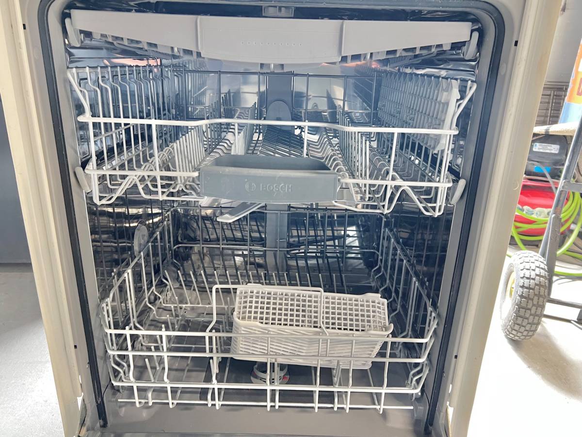 24 INCH Bosch Built In Dishwasher White , Stainless Steel Inside , Used Condition