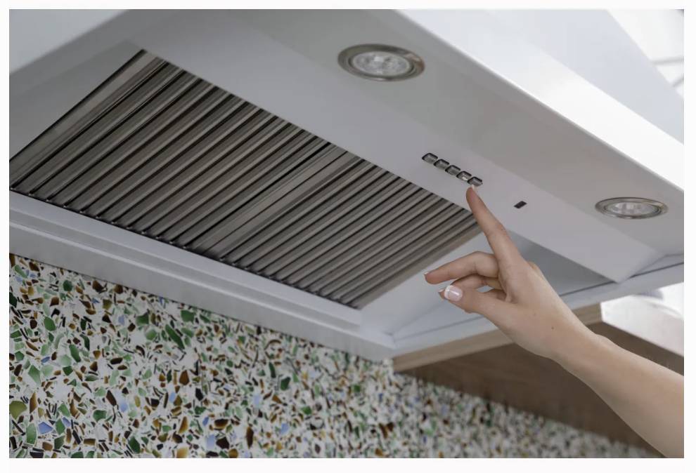 30 Inch GE Cafe CVW93044PWM Wall Mount Range Hood 600 CFM White * New Open Box * Commercial Wall Mount Range Hood ,  4 Speed , 600 CFM Blower , Push Button Control ,  LED Lights , Night Light , Chef Connect , Wi-Fi ,  UL , ADA , Matte White .