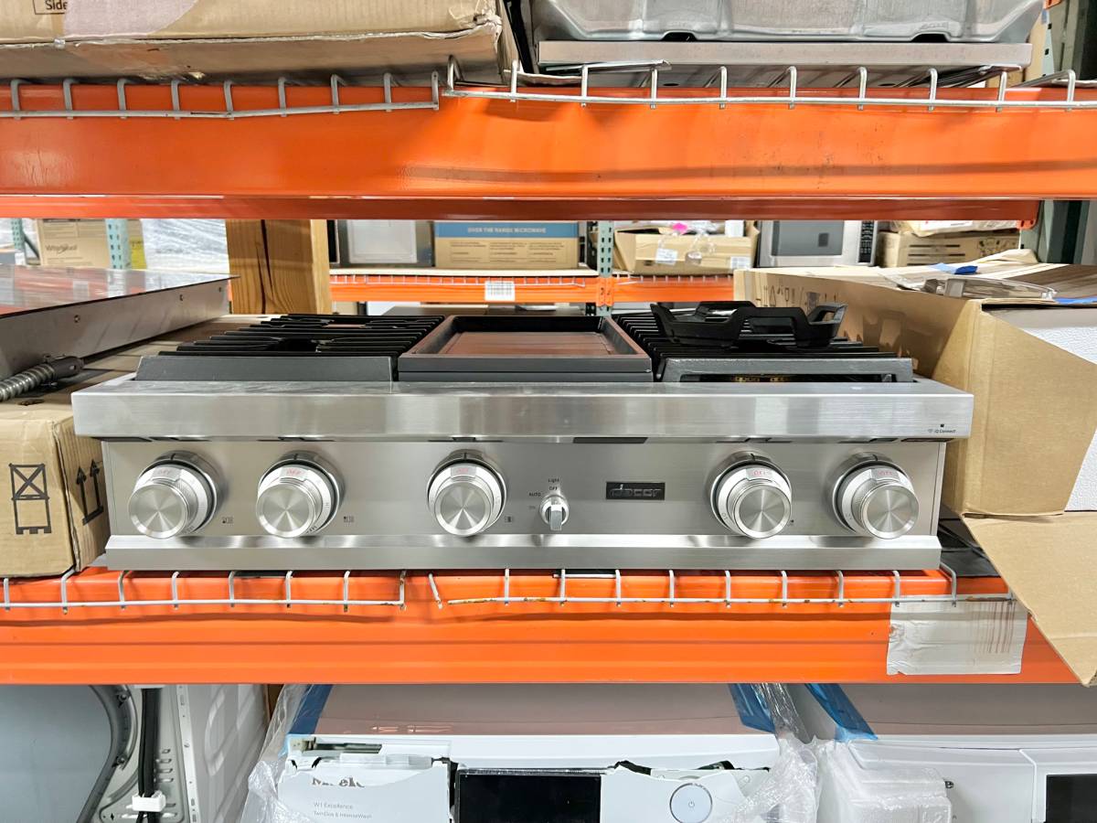 36 INCH Dacor Contemporary DTT36M974LS Gas Rangetop * New Open Box * 4 Sealed Burners, Continuous Grates, Auto Connected Hood, Simmer Sear Burners, Illumina Knobs, Electric Griddle , Stainless Steel, Natural Gas