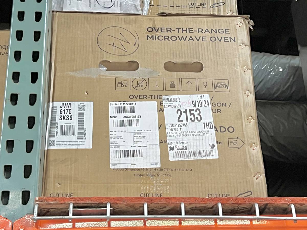30 INCH GE JVM6175SKSS 1.7 cu. Over-the-Range Microwave 1,000 Watts, 300 CFM Ventilation, 10 Power Levels, Sensor Cooking, Melt Feature, Add 30 Seconds Button, Weight and Time Defrost, Charcoal Filter, Stainless Steel * New Open Box *