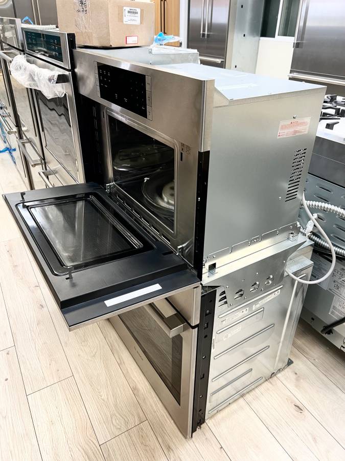 30 INCH Bosch 500 Series HBL57M52UC Double Combination Electric Wall Oven with 6.2 cu. ft. Total Capacity, True Convection, Sensor Cooking, Self-Clean, Popcorn Setting, Glass Turntable , New Open Box