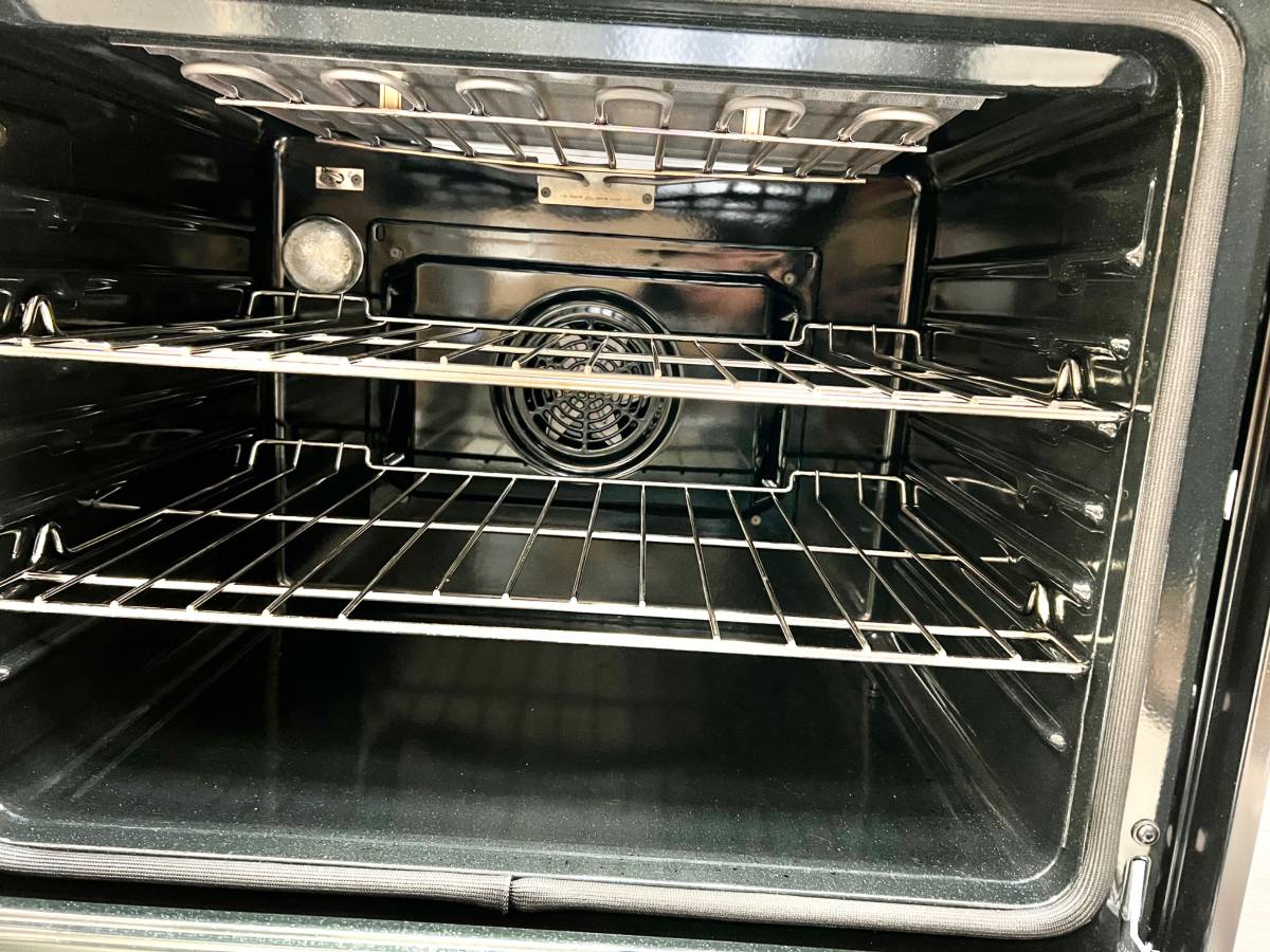30 INCH Bosch 500 Series HBL57M52UC Double Combination Electric Wall Oven with 6.2 cu. ft. Total Capacity, True Convection, Sensor Cooking, Self-Clean, Popcorn Setting, Glass Turntable , New Open Box
