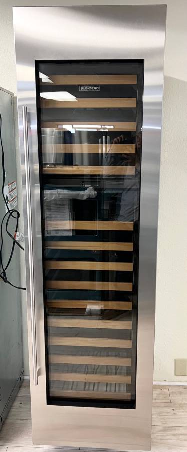 24 INCH SUBZERO Smart Wine Storage 102 Bottle , 15 Cherrywood-Faced Shelves, Dual Temperature Zones , Star-K Certified , Sabbath Mode, Digital Touch Sensor Control Panel , Right Hinge Door , Counter Depth , Built In * NEW OPEN BOX