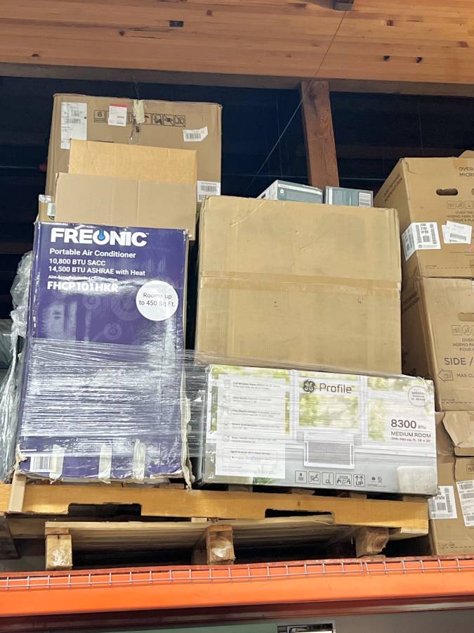 FREONIC 10,800 BTU Portable Air Conditioner 450 Sq. Ft. Dehumidifier* New Open Box * 3 in 1 LCD Window Kit Included , Auto-Restart , 24 Hr Timer ,11.4 AMP , 52 dBA , 6 FT Cord , 3 Speed