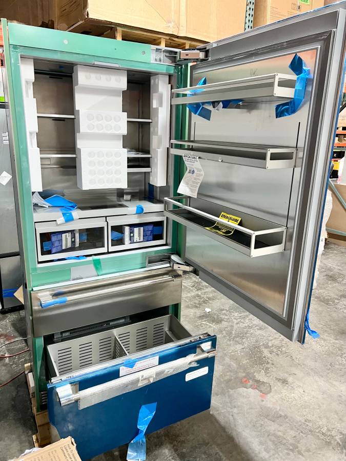 36 INCH Thermador T36BB120SS Built-In Bottom Mount Smart Refrigerator 19 cu. ft., Therma Flex Drawer, Internal Water Dispenser, and Ice Maker Professional Handle