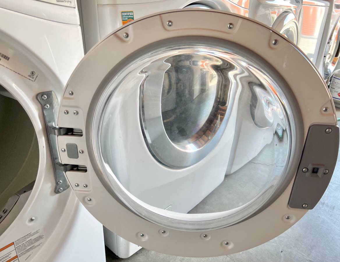 27 INCH Whirlpool Duet WED70HEBW Electric Dryer 7.4 cu. ft. White , Used Condition , LED , Wrinkle Shield , Quad Baffles, ADA , 30 AMP , 60Hz, 240V