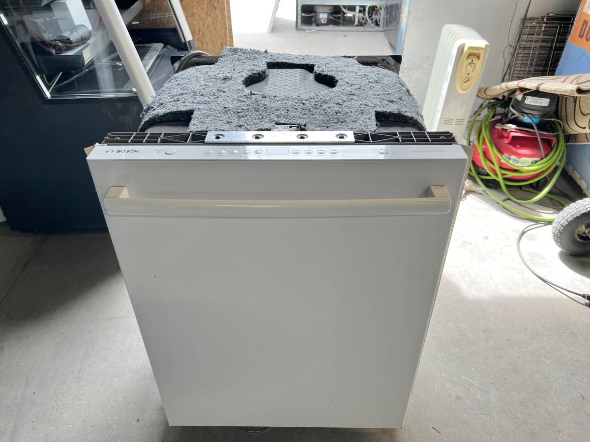 24 INCH Bosch Built In Dishwasher White , Stainless Steel Inside , Used Condition