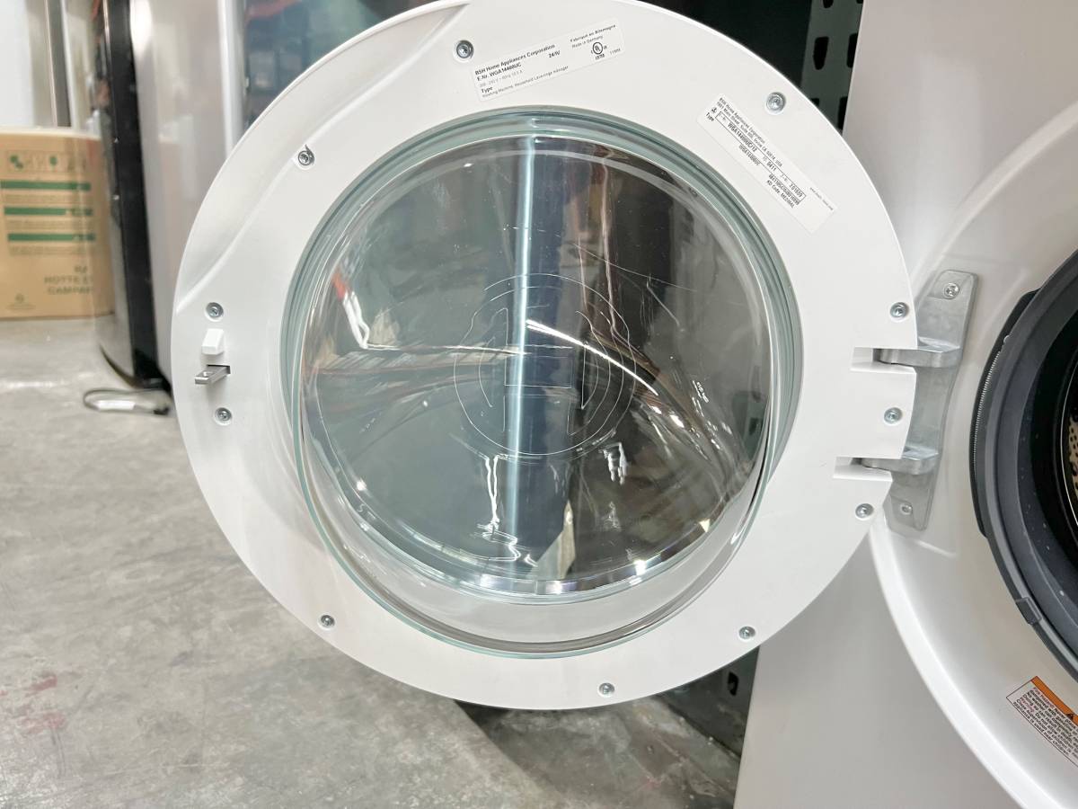 24 Inch Bosch Washer and Dryer Energy Star White Set New Open Box , Energy Star , ADA , Stackable, Washer Model : WGA14400UC Dryer Model : WPA12100UC