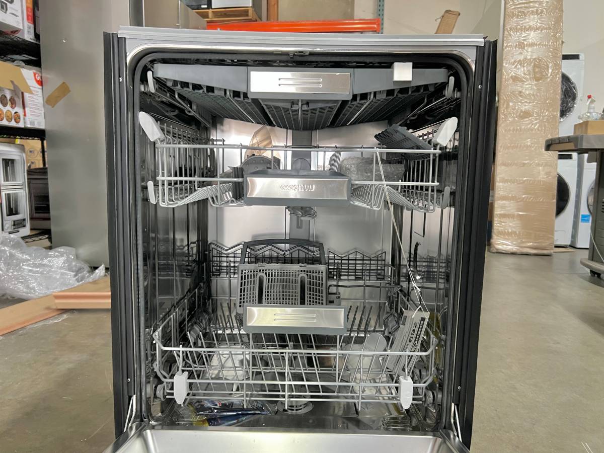 24 INCH GAGGENAU DF251761/52 Fully Integrated Dishwasher Panel Ready , 14 Place Setting , 2 Cycle Options , Adjustable Upper Rack , 3rd Rack , Glass Protection , Load Sensor , 44 dBA , Energy Star New Open Box