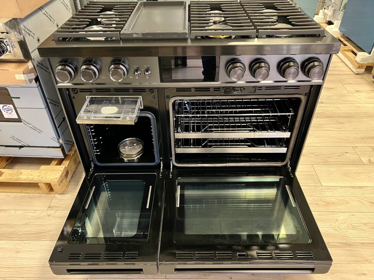 48 INCH Dacor Contemporary DOP48M96DLM Freestanding Professional Dual Fuel Smart Range with 6 Sealed Burners, Double Oven, 6.6 Cu. Ft. , Steam, Self-Clean, Dual-Stack Burners, Electric Griddle, Graphite Stainless, Gas * New Open Box *