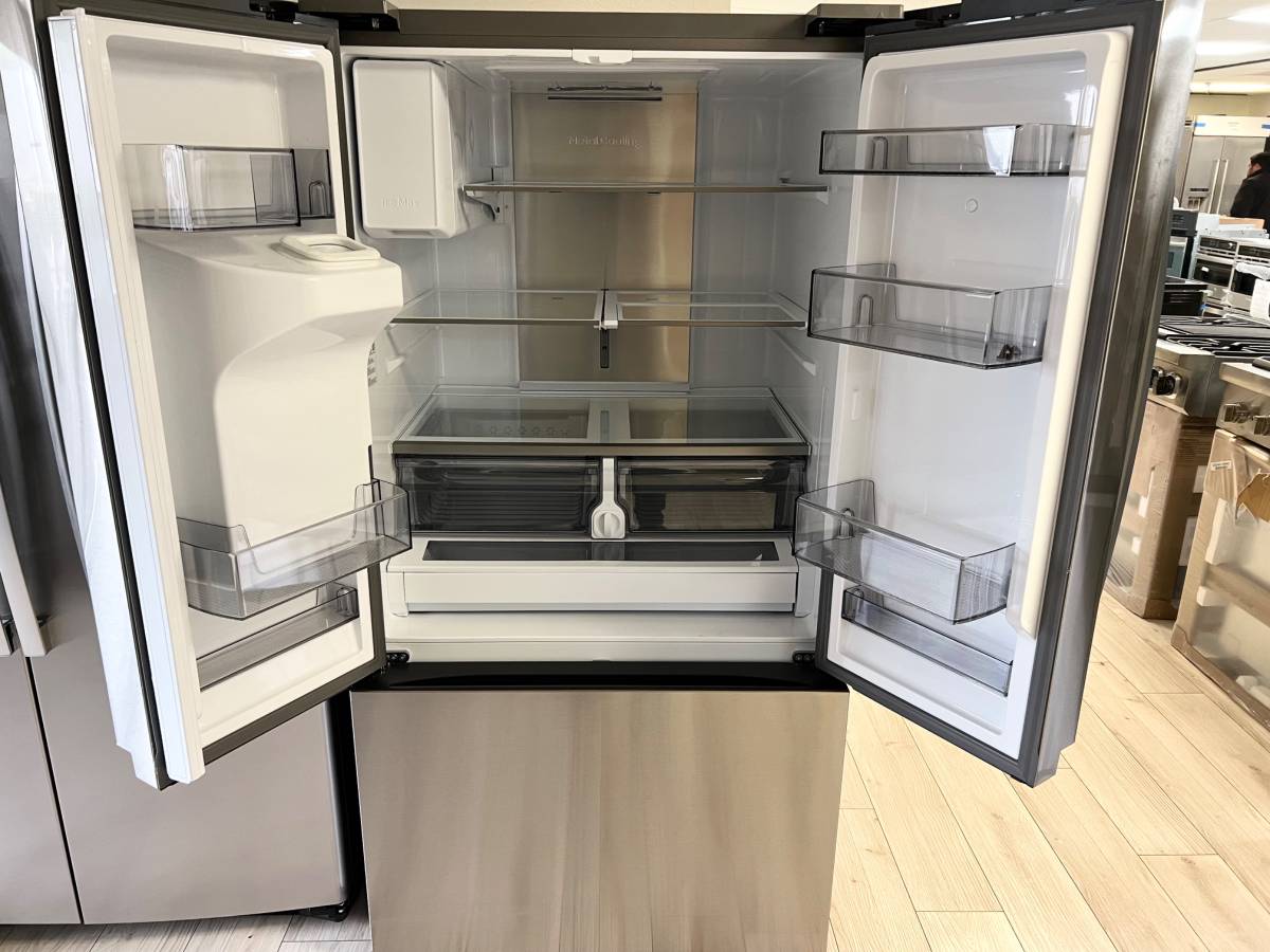 36 INCH Samsung RF32CG5900SRAA FAMILY HUB ! Refrigerator LCD Screen * New Open Box * Refrigerator Family Hub 30 Cu Ft , Dual Auto Ice Maker , Wi-Fi , ADA Compliant , ENERGY STAR Certified , Fingerprint Resistant , Stainless Steel.