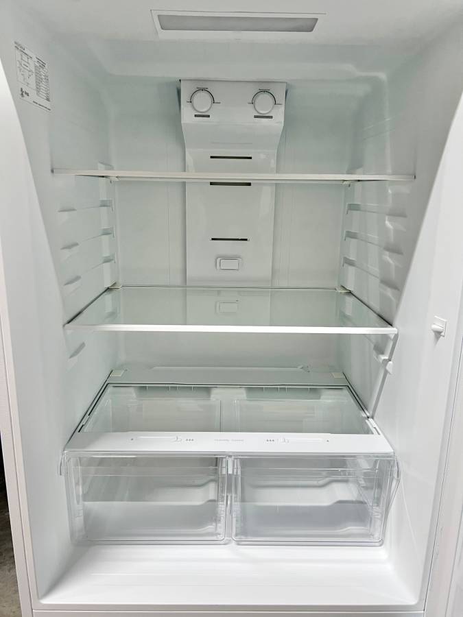 30 INCH Insignia NS-RTM18WHD2 Freezer White Refrigerator * New Open Box * 18.1 Cu Ft