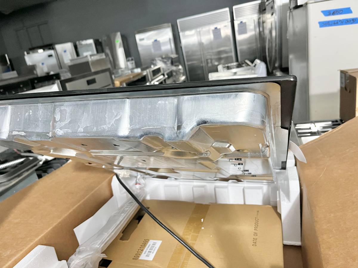 30 INCH Bosch 800 Series NGM8049UC Built In Gas Cooktop * New Open Box * 5 Sealed Burners, Cast Iron Continuous Grates, Dual-Ring Power Burner, Opti Sim Burner, Flame Select, Control Knob + Light Indicator ADA