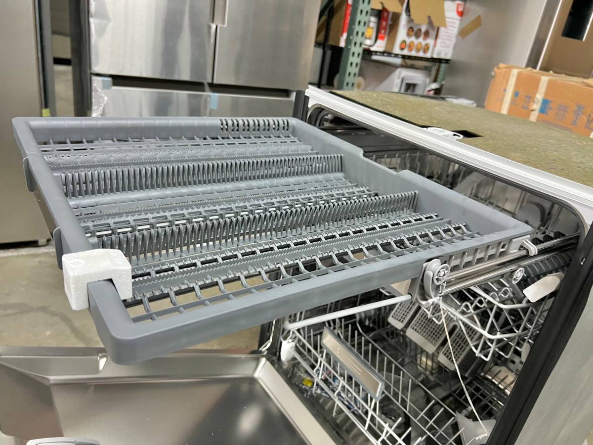 24 INCH GAGGENAU DF251761/52 Fully Integrated Dishwasher Panel Ready , 14 Place Setting , 2 Cycle Options , Adjustable Upper Rack , 3rd Rack , Glass Protection , Load Sensor , 44 dBA , Energy Star New Open Box