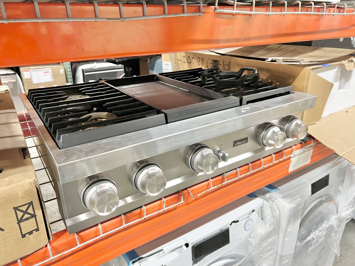 36 INCH Dacor Contemporary DTT36M974LS Gas Rangetop * New Open Box * 4 Sealed Burners, Continuous Grates, Auto Connected Hood, Simmer Sear Burners, Illumina Knobs, Electric Griddle , Stainless Steel, Natural Gas