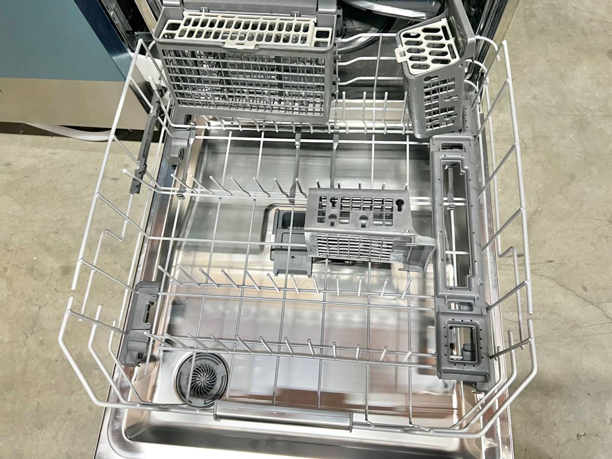 24 Inch GE Monogram Statement Series ZDT925SPNSS Dishwasher * NEW * Open Box Stainless Steel