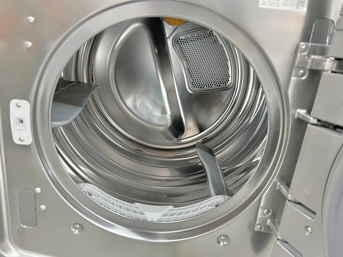 29 INCH LG Turbo Steam Series  DLGX9001V Gas Smart Dryer 9.0 Cu. Ft., Turbo Steam, Thin Q, Flow Sense Duct Clogging Indicator, Never Rust Stainless Steel Drum, Sensor Dry, 14 Dryer Programs, Child Lock, CSA Graphite Steel * New Open Box