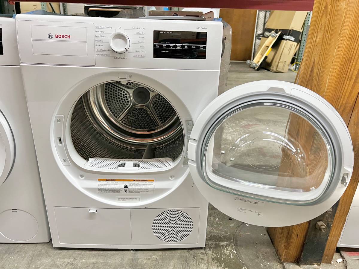 24 Inch Bosch Washer and Dryer Energy Star White Set New Open Box , Energy Star , ADA , Stackable, Washer Model : WGA14400UC Dryer Model : WPA12100UC