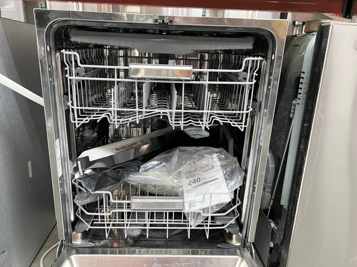 24 INCH GE MONOGRAM ZDT925SPNSS Fully Integrated Dishwasher Hard Food Disposer, Quick Wash, Sabbath, LED, Deep Clean Silverware Jets, Steam + Sani, 90+ Spray Jet Wash System Stainless Steel, Statement Handle .