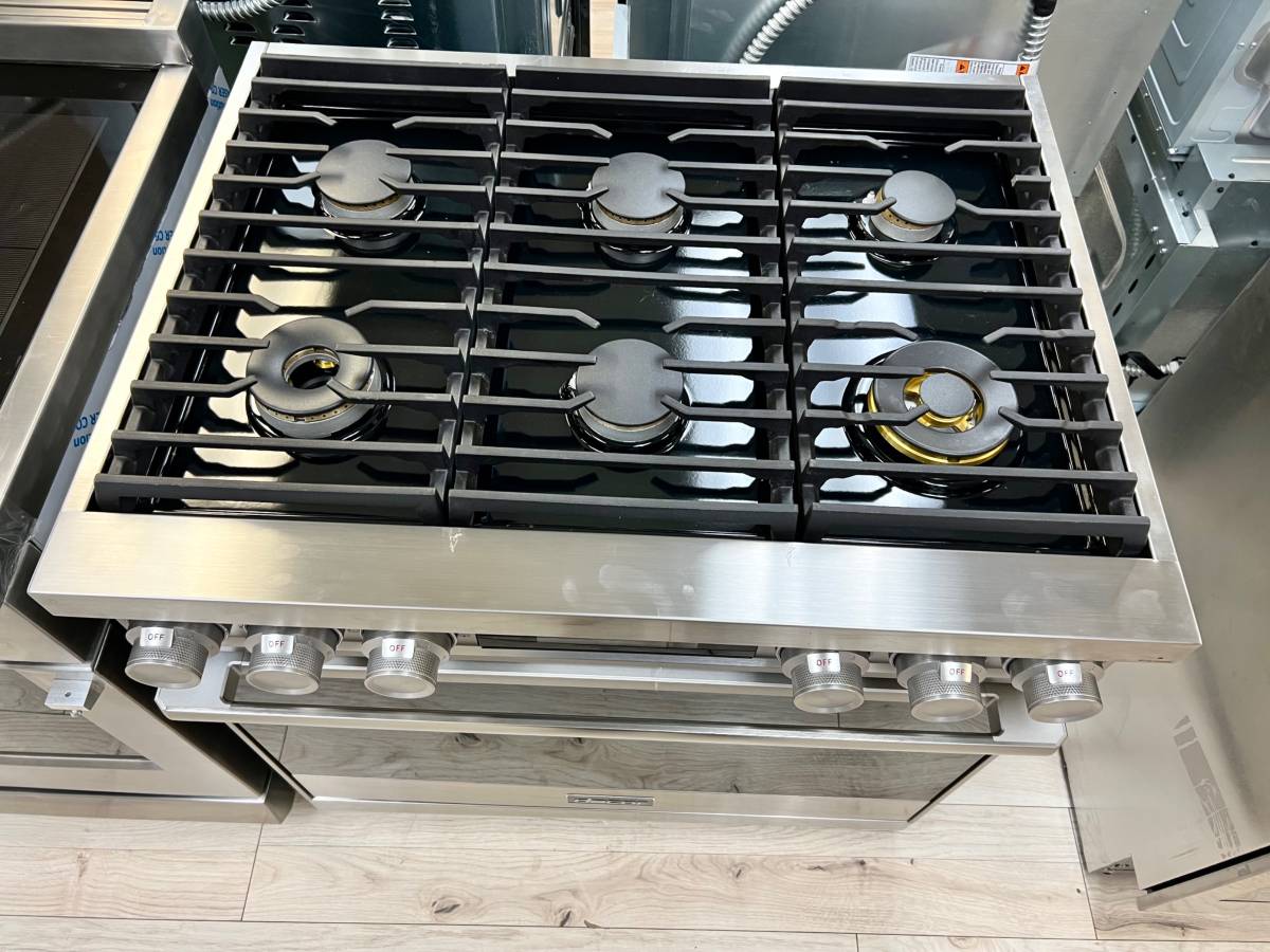 36 INCH Dacor Contemporary DOP36C86DLS Freestanding Dual Fuel Smart Steam Range with 6 Sealed Burners, 4.8 cu. ft. Oven Capacity, and Four-Part Pure Convection: Silver Stainless Natural gas Or Propane LP