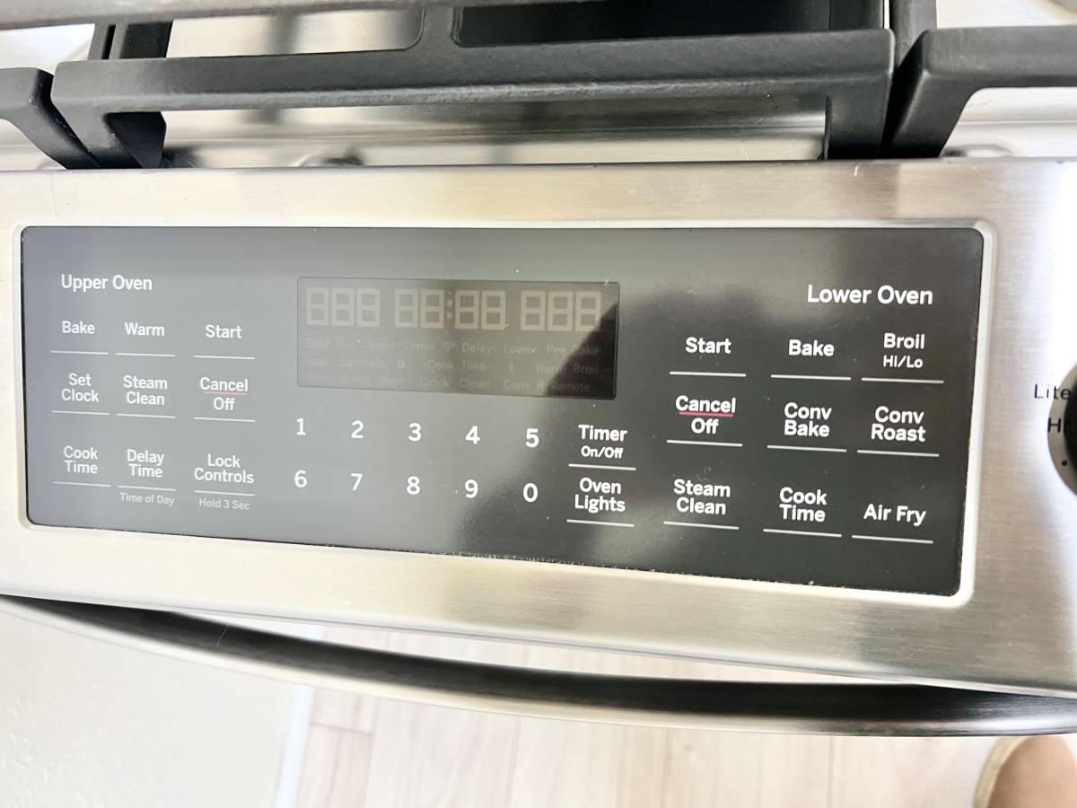 30 INCH GE JGSS86SPSS Slide In Double Oven Gas Range , 5 Sealed Burners, 6.7 Total Oven, Continuous Cast Iron Grate, Integrated Griddle, Steam Clean, ADA * New Open Box *