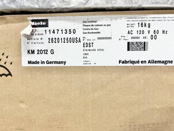 24 INCH Miele KM2012G Gas Cooktop * New Open Box * 4 Sealed Burners, Continuous Grate, Mono Wok Burner, Ignition Safety Control, Side Knob Controls, QuickStart, GasStop and Restart