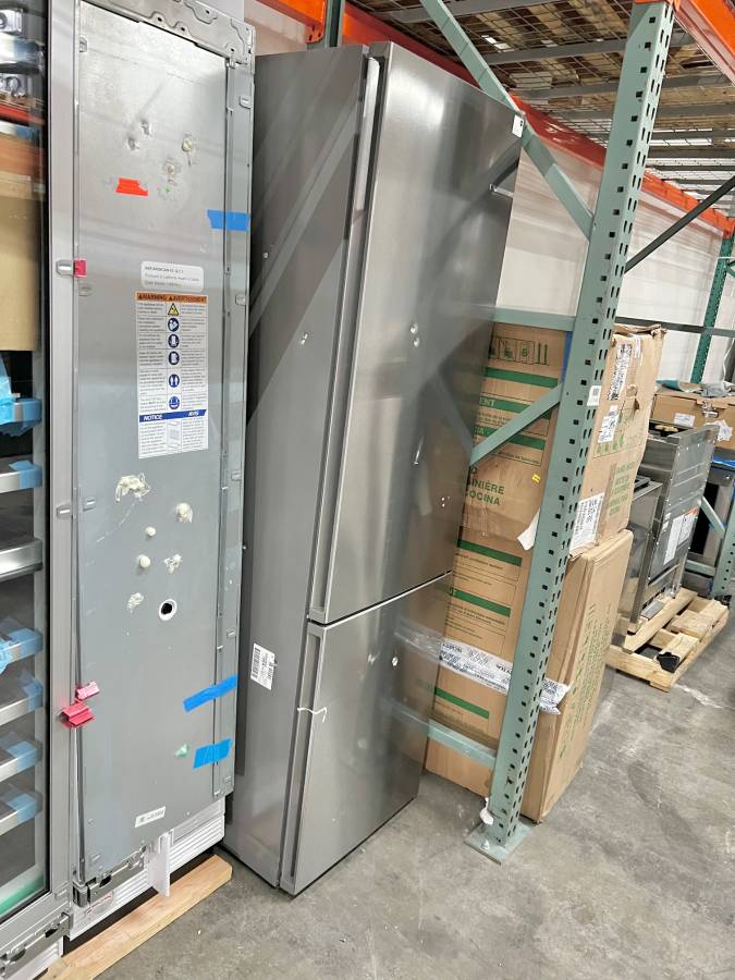 24 INCH Bosch 800 Series B24CB80ESS Freestanding Refrigerator Freezer * New Open Box * Counter Depth Freestanding Bottom Freezer Smart Refrigerator 12.8 cu. ft.  Ice Maker, Internal Water Dispenser , Stainless Steel