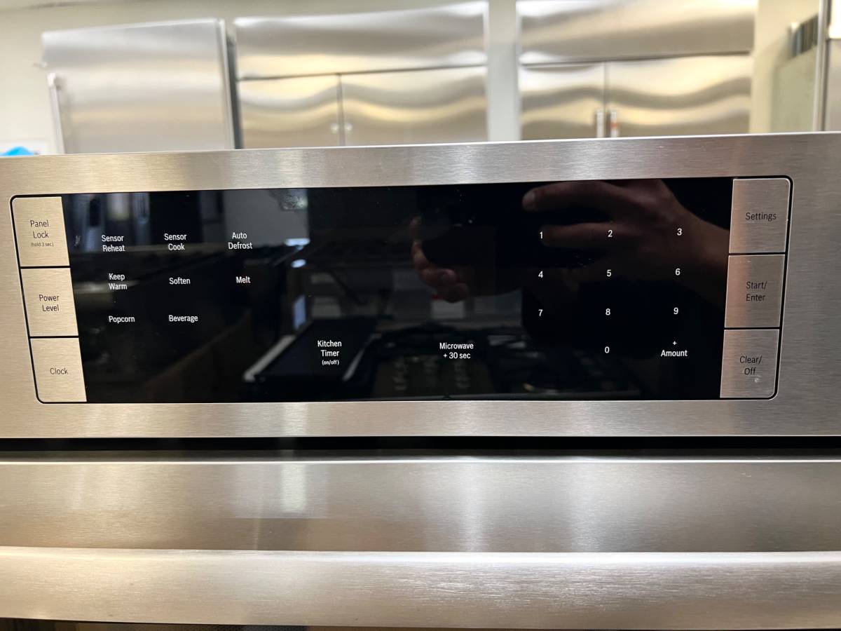 30 INCH Bosch 500 Series HBL57M52UC Double Combination Electric Wall Oven with 6.2 cu. ft. Total Capacity, True Convection, Sensor Cooking, Self-Clean, Popcorn Setting, Glass Turntable , New Open Box