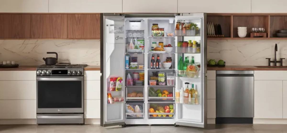 36 INCH LG LRSOS2706S Side by Side Refrigerator  Freestanding Smart  27.1 Cu. Ft.,  Edge-to-Edge Insta View, Dual Ice Maker, UV nano Dispenser,  Cool Guard Panel, ADA Compliant, ENERGY STAR  Print Proof Stainless Steel  * New Open Box *