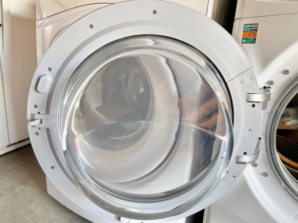 27 INCH LG Steam Washer WM2501HWA  Front-Load Steam Washer White , Used Condition