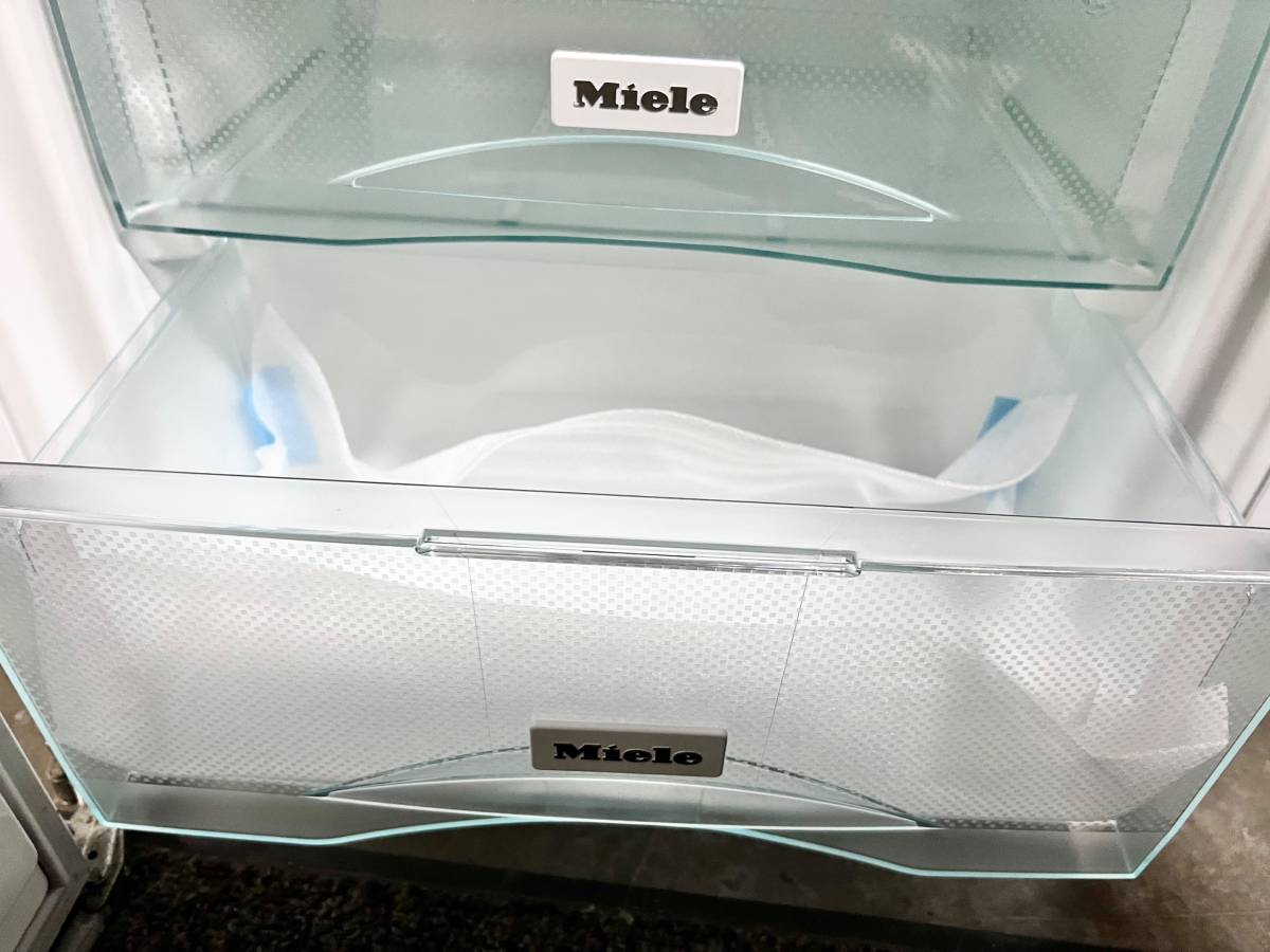 24 INCH Miele KFNS37692iDE1 Built-In Bottom Freezer Refrigerator NEW * Open Box Panel Ready , Ice Maker , 8.68 Cu Ft , No Frost , Dyna Cool , Flexi Tray , Soft Close Door , Clean Touch Steel Rear Panel , Energy Star .