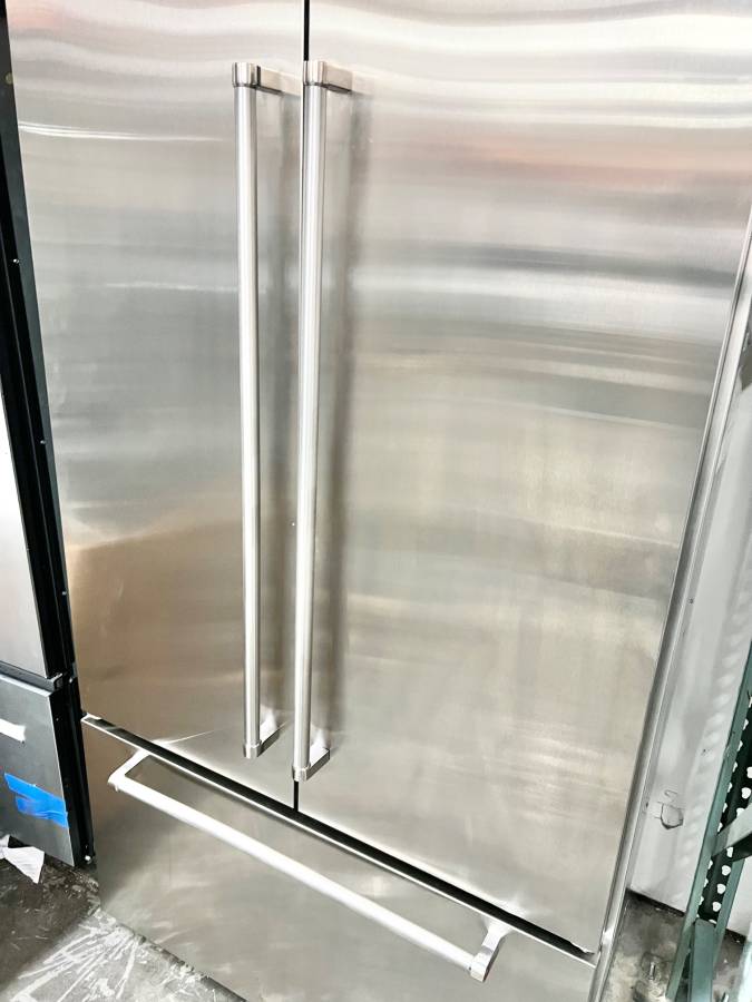 42 INCH KitchenAid KBFN502ESS Built-In French Door Refrigerator 24.2 cu. ft., 4 Glass Shelves, Preserva Food Care System, Automatic Ice Maker, Platinum Interior, LED * New Open Box * Door Open Alarm, Sabbath, ENERGY STAR Stainless Steel