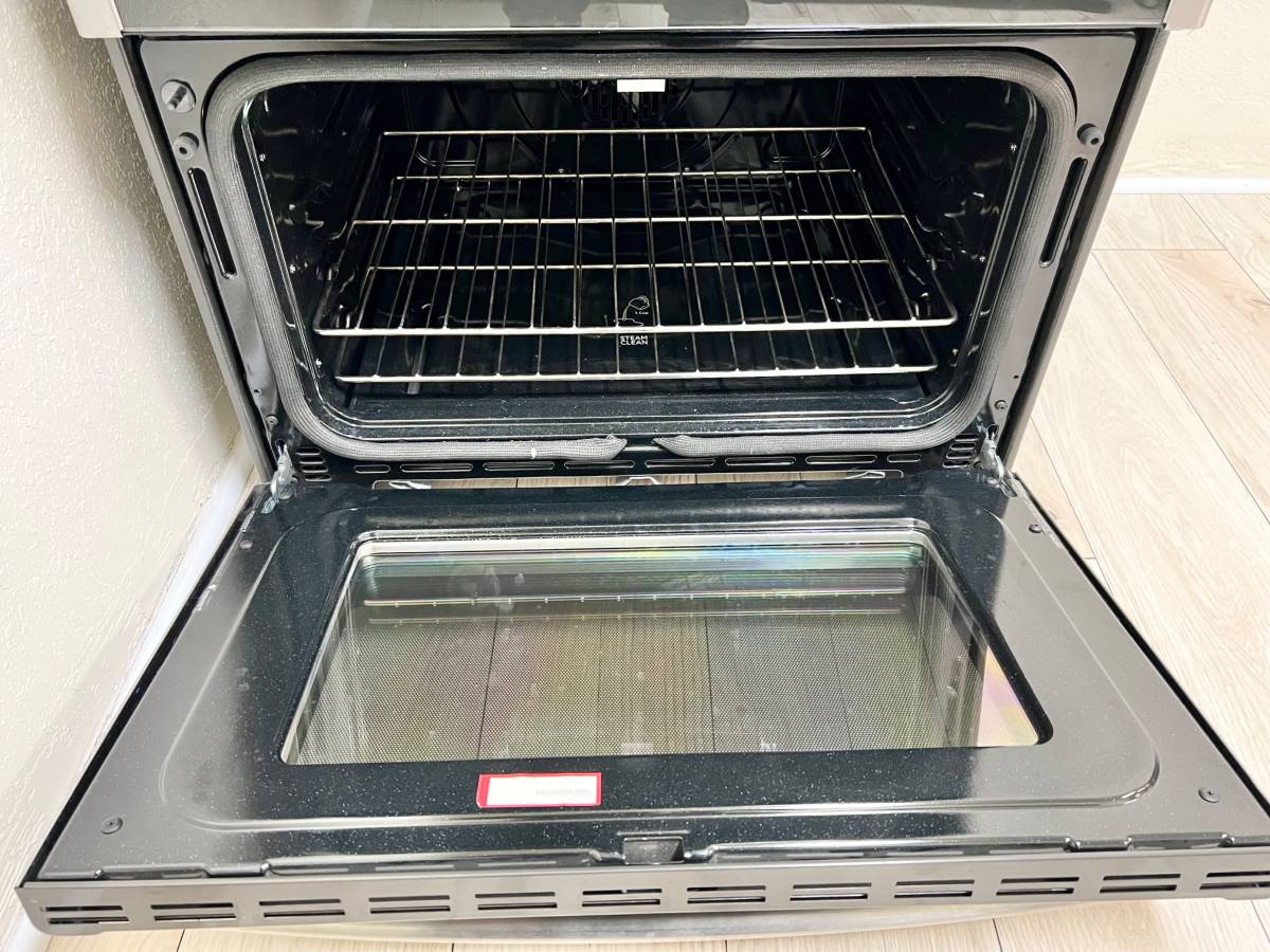 30 INCH GE JGSS86SPSS Slide In Double Oven Gas Range , 5 Sealed Burners, 6.7 Total Oven, Continuous Cast Iron Grate, Integrated Griddle, Steam Clean, ADA * New Open Box *