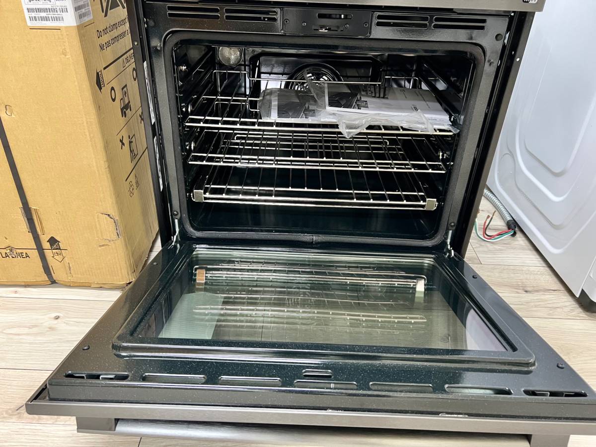 30 INCH Bosch 800 Series HBL8743UC Microwave Oven Combo Black Stainless Steel * New Open Box * Self Clean , Meat Probe , Fast Pre-Heat, Telescopic Racks., Speed Oven,WIFI,Proof Mode,Glide Racks