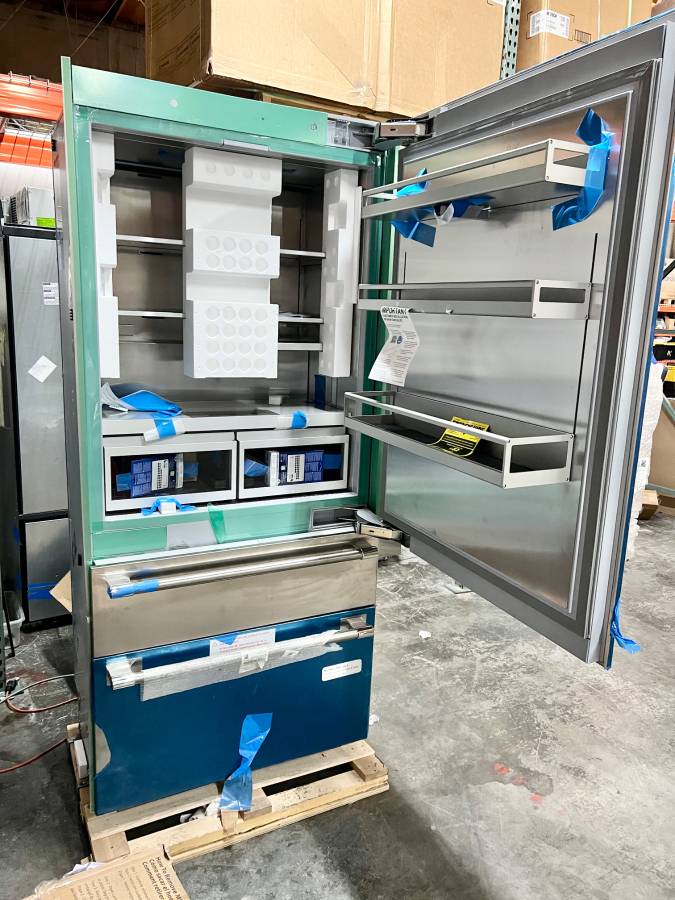 36 INCH Thermador T36BB120SS Built-In Bottom Mount Smart Refrigerator 19 cu. ft., Therma Flex Drawer, Internal Water Dispenser, and Ice Maker Professional Handle