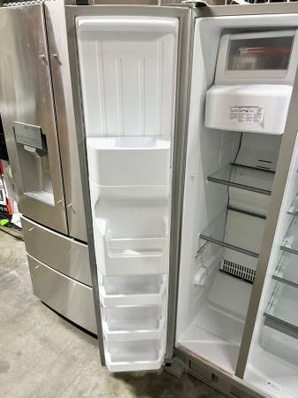 36 Inch Whirlpool Side by Side Refrigerator New Open Box *Refrigerator 24.55 Cu. Ft. , Can Caddy, Frameless Glass Shelves, External Ice and Water Dispenser, EveryDrop Water Filtration, ADA Fingerprint Resistant Stainless Steel