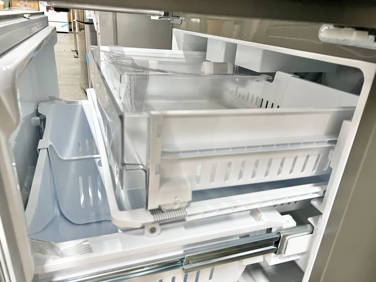 36 INCH LG LRYKC2606S Counter-Depth MAX French Door Refrigerator  Smart  26 Cu. Ft., 4 Split Shelves, UV nano Dispenser, 3 Ice Maker,  ADA , Print Proof Stainless Steel .