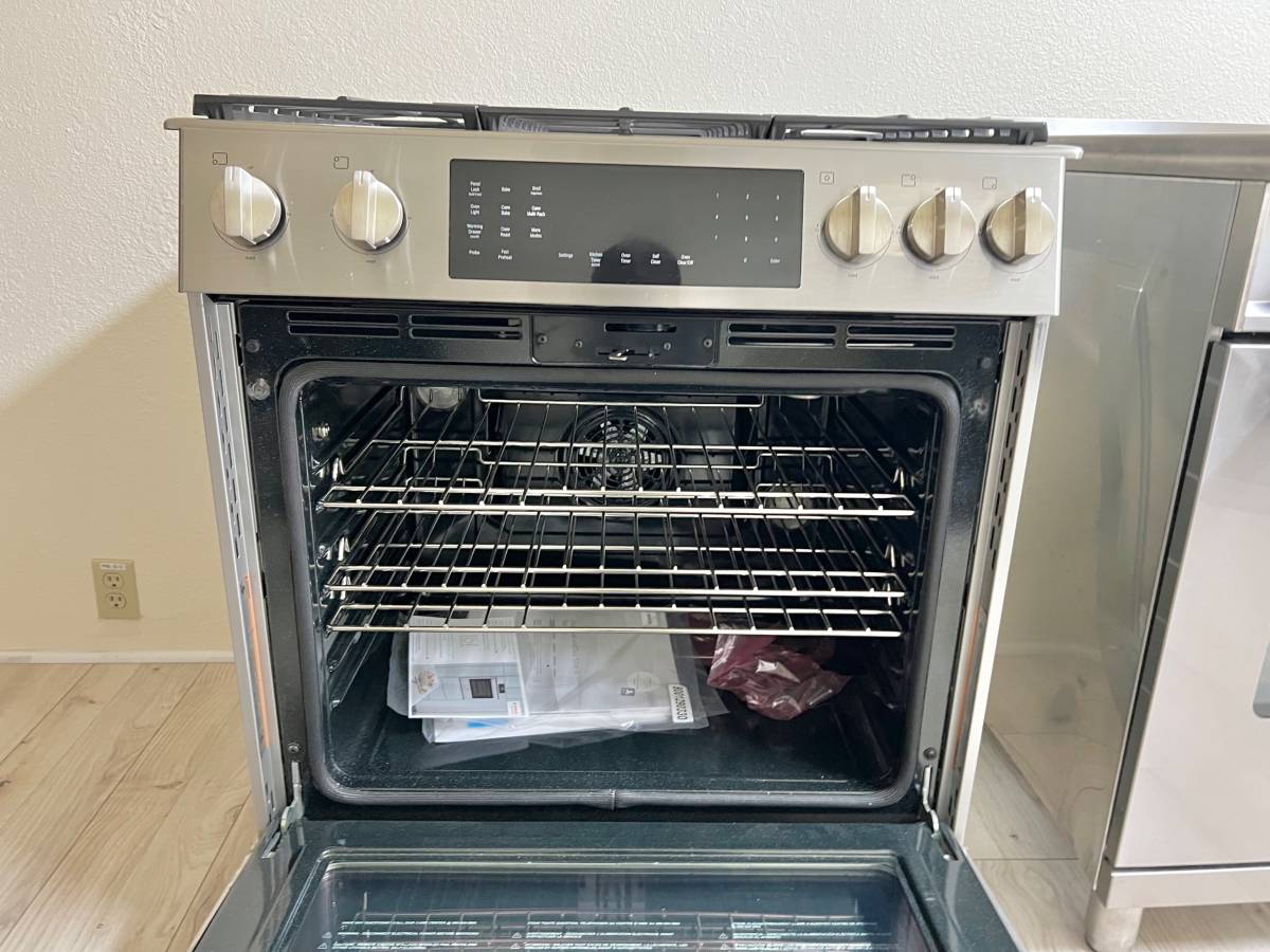 30 INCH Bosch 800 Series HDI8056U Slide-In Dual Fuel Range * New Open Box  * 5 Sealed Burners, 4.6 cu. ft. Oven, Touch Control, Warming Drawer,  Meat Probe, Self-Clean, Sabbath , Stainless Steel