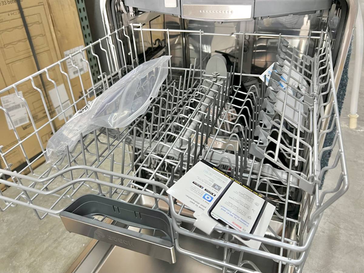 24 INCH Bosch Benchmark SHV9PCM3N Panel Ready Dishwasher * New Open Box Fully Integrated Built In Panel Ready Smart Dishwasher , 9 Wash Cycles , Flexible 3rd Rack , 39 dBA , Precision Wash , Power Control , 16 Place Setting Capacity .