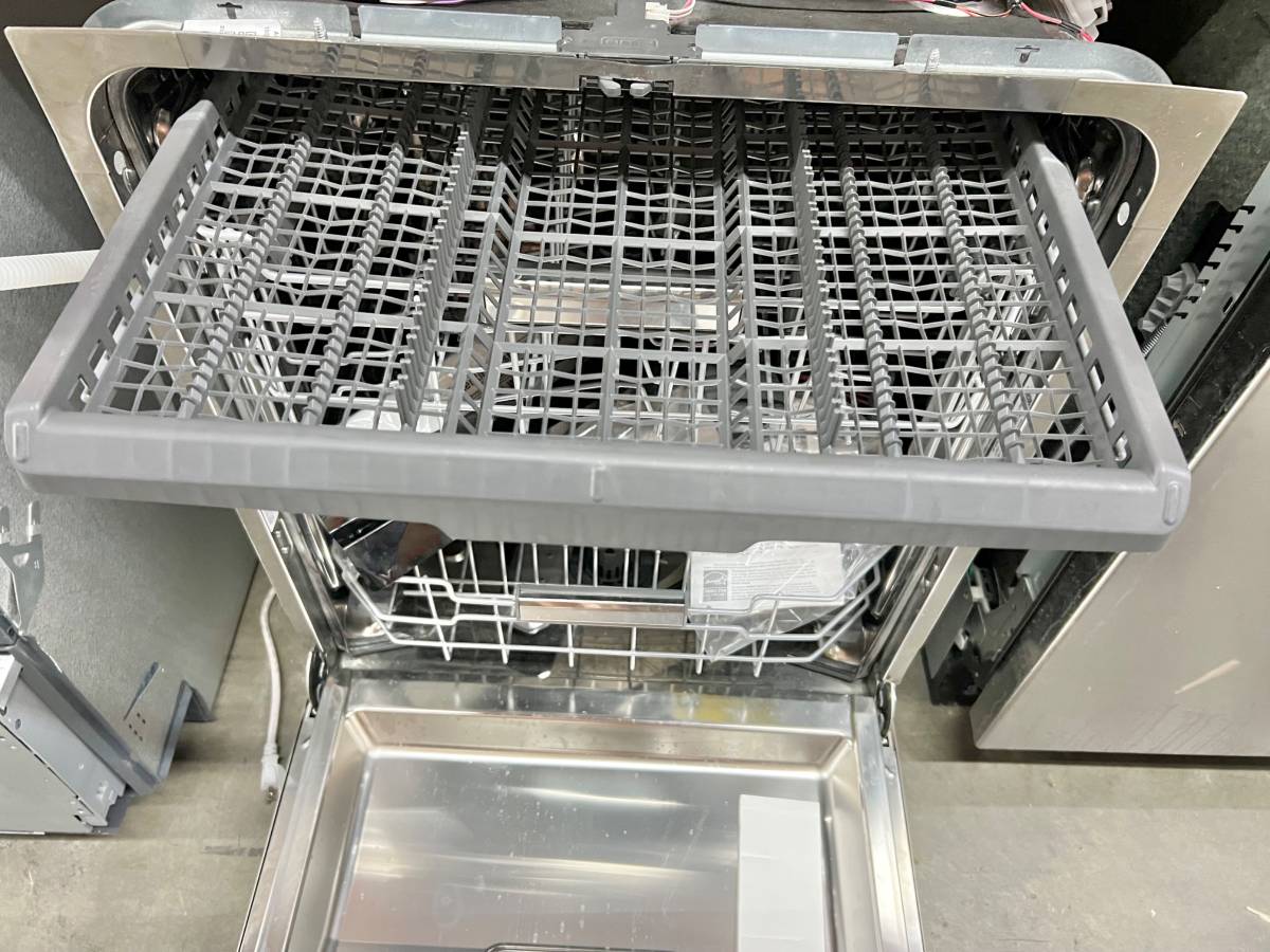 24 INCH GE MONOGRAM ZDT925SPNSS Fully Integrated Dishwasher Hard Food Disposer, Quick Wash, Sabbath, LED, Deep Clean Silverware Jets, Steam + Sani, 90+ Spray Jet Wash System Stainless Steel, Statement Handle .