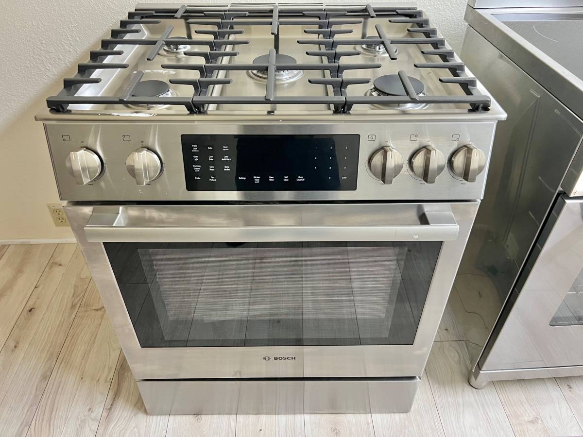 30 INCH Bosch 800 Series HDI8056U Slide-In Dual Fuel Range * New Open Box  * 5 Sealed Burners, 4.6 cu. ft. Oven, Touch Control, Warming Drawer,  Meat Probe, Self-Clean, Sabbath , Stainless Steel